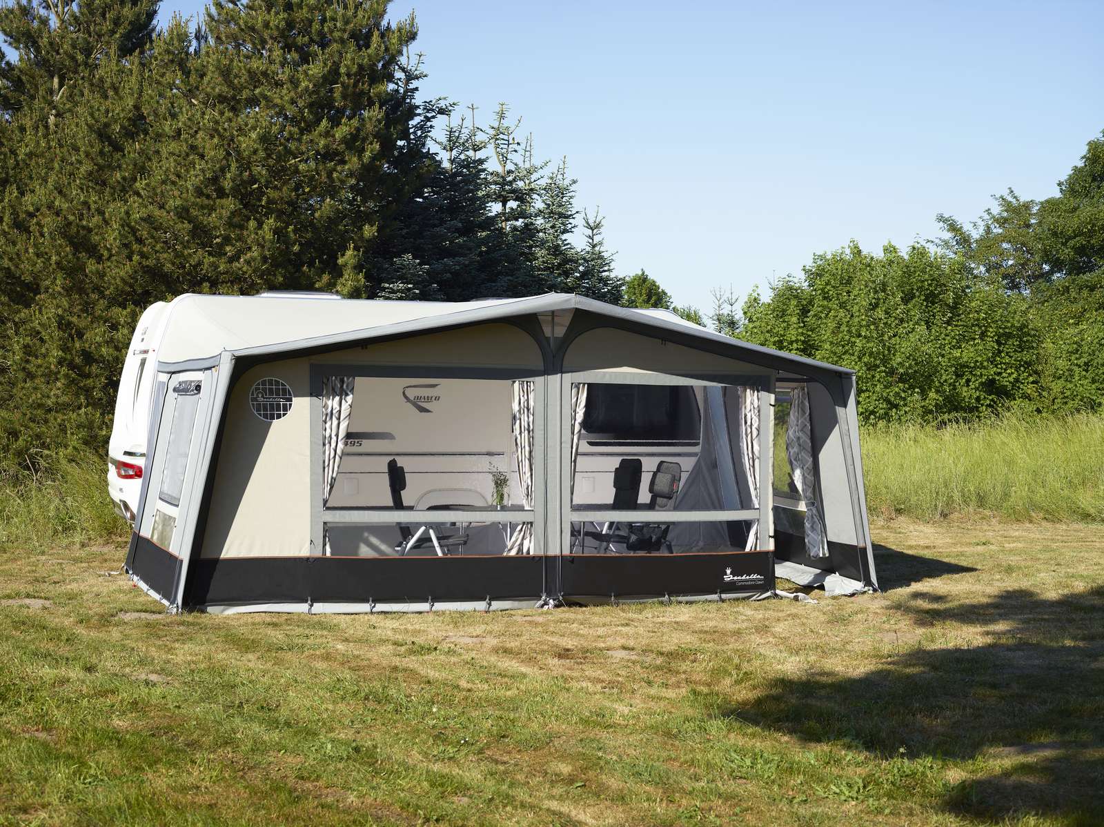 Isabella – Commodore Dawn Full Awning