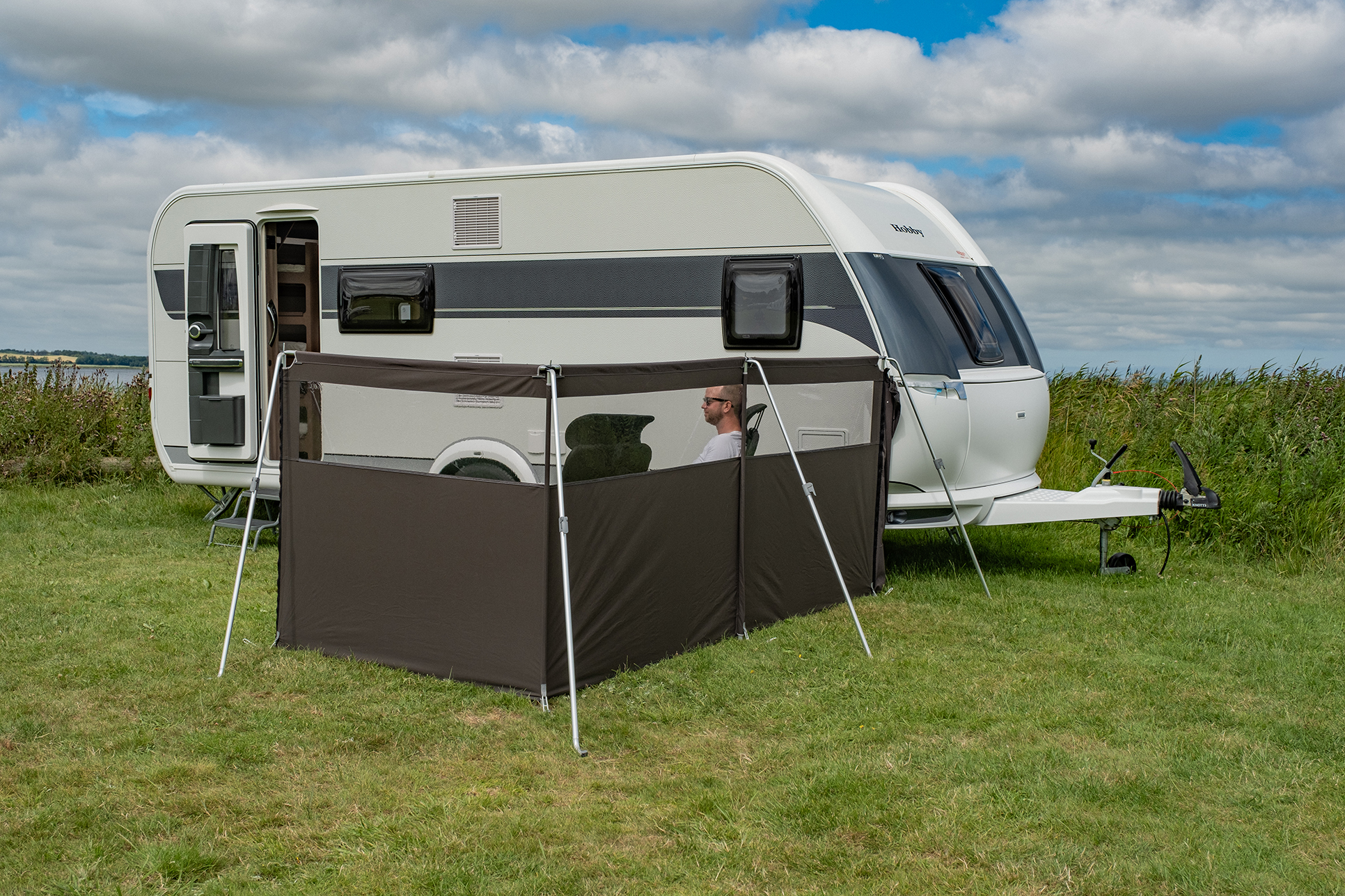 Telta – 3 Panel Poled Windbreak